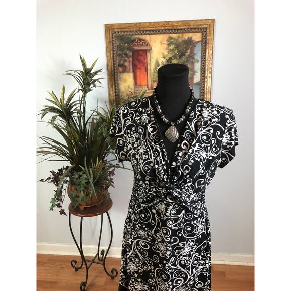 Chadwicks Dress Women's Medium Black White Floral Ruched Stretch A Line - Picture 2 of 8